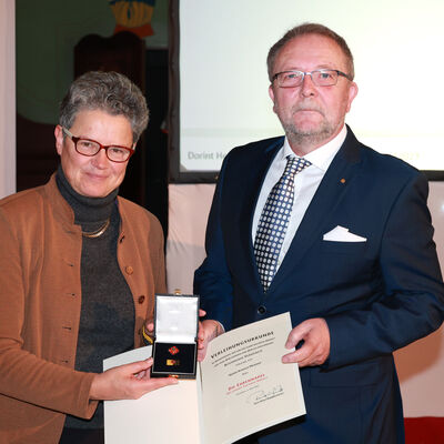 20.04.2023 Sachsen Anhalt Magdeburg
Verbandes der Wohnungsgenossenschaften Sachsen-Anhalt e.V. Verabschiedung von Verbandsdirektor Ronald Meiner im Herrenkrug Dorint Hotel
Nachfolger:Dr. Matthias Kuplich (Vorstand) Petra Vogt Vorstandassistentin ,Doreen